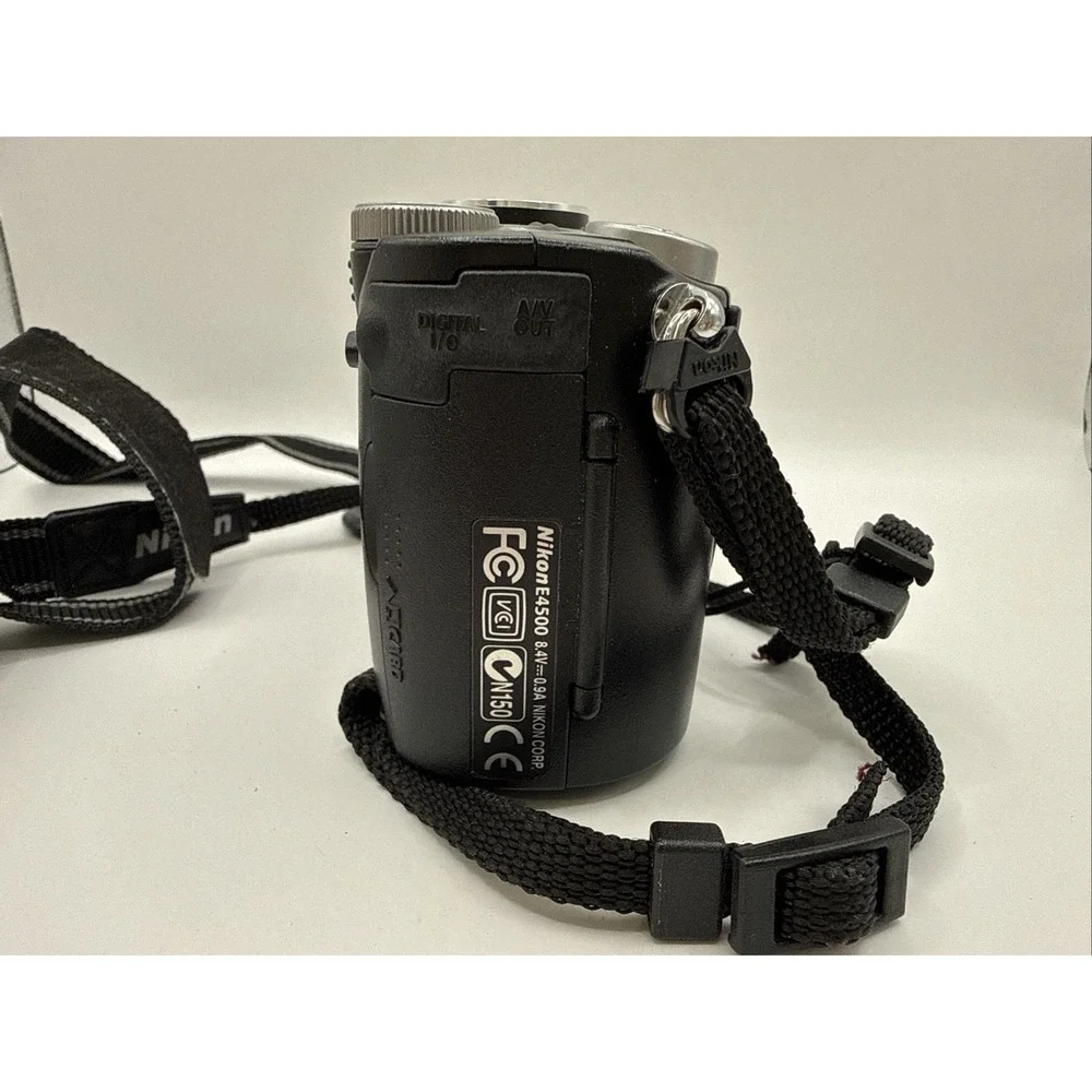 Nikon Coolpix 4500 4.0 MP 1.5